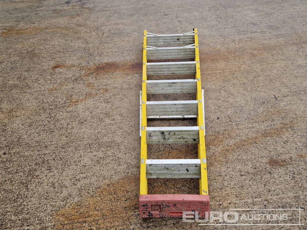Lyte 8 Tread Fibreglass Step Ladder - Equipamento de construção: foto 4 Lyte 8 Tread Fibreglass Step Ladder - Equipamento de construção: foto 4