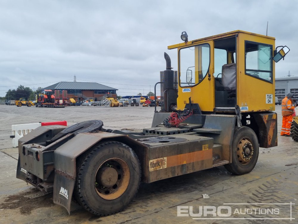 Mol YT200 - Tractor de terminal: foto 5 Mol YT200 - Tractor de terminal: foto 5