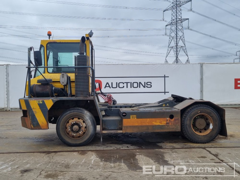 Mol YT200 - Tractor de terminal: foto 2 Mol YT200 - Tractor de terminal: foto 2