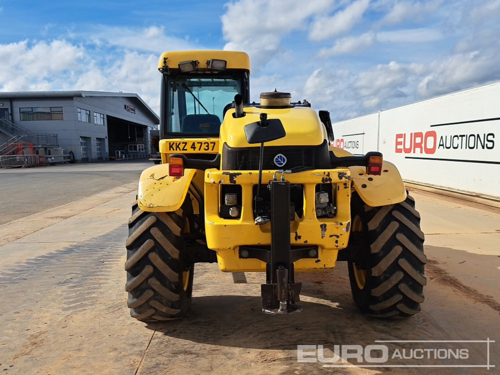 New Holland LM425A - Empilhador telescópico: foto 4 New Holland LM425A - Empilhador telescópico: foto 4