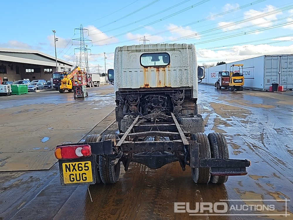 Nissan NT400 - Camião chassi: foto 4 Nissan NT400 - Camião chassi: foto 4