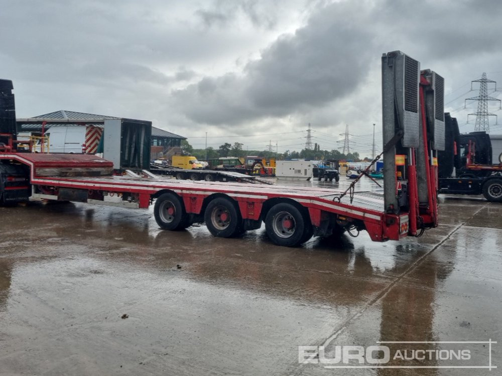 Nooteboom Tri Axle Stepframe Low Loader Trailer, Rear Steer, Hydraulic Fliptoe Ramps, Winch - Semi-reboque baixa: foto 3 Nooteboom Tri Axle Stepframe Low Loader Trailer, Rear Steer, Hydraulic Fliptoe Ramps, Winch - Semi-reboque baixa: foto 3