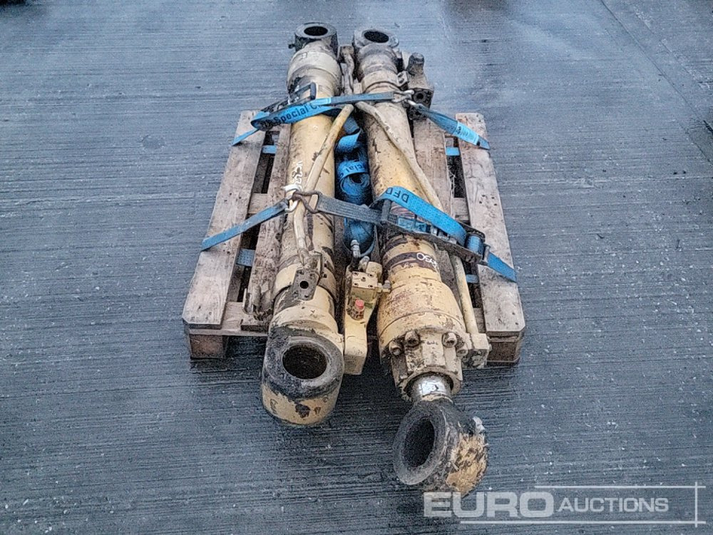 Hydraulic Ram (2 of) - Peça de reposição: foto 2 Hydraulic Ram (2 of) - Peça de reposição: foto 2