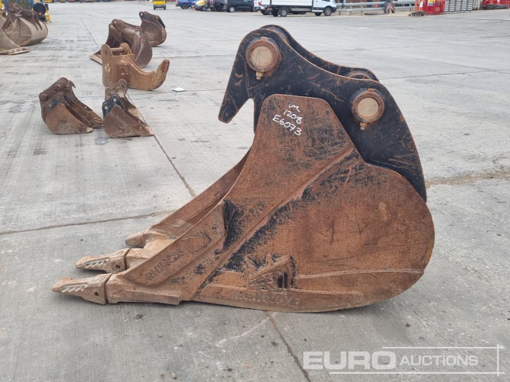 Rhinox 24" Digging Bucket 80mm Pin to suit 20 Ton Excavator - Balde: foto 2 Rhinox 24" Digging Bucket 80mm Pin to suit 20 Ton Excavator - Balde: foto 2