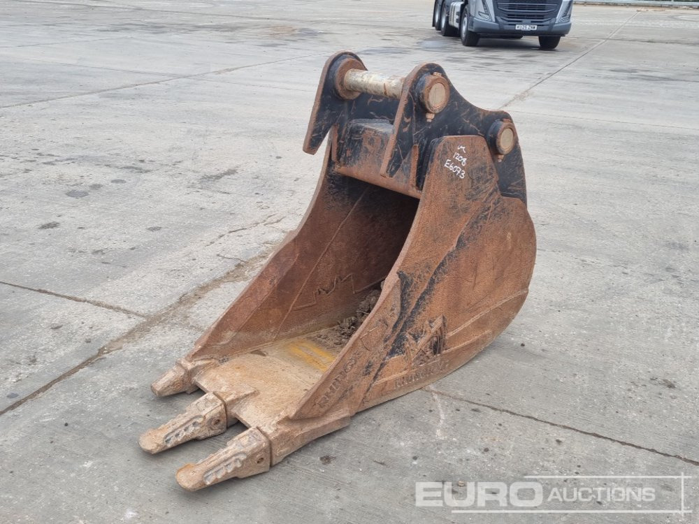 Rhinox 24" Digging Bucket 80mm Pin to suit 20 Ton Excavator - Balde: foto 1 Rhinox 24" Digging Bucket 80mm Pin to suit 20 Ton Excavator - Balde: foto 1