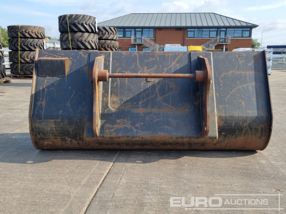 Rhinox 72" Loading Bucket to suit Loader - Balde: foto 4 Rhinox 72" Loading Bucket to suit Loader - Balde: foto 4