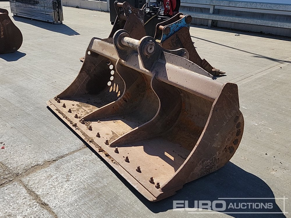 Rhinox 84" Ditching Bucket 80mm Pin to suit 20 Ton Excavator - Balde: foto 1 Rhinox 84" Ditching Bucket 80mm Pin to suit 20 Ton Excavator - Balde: foto 1
