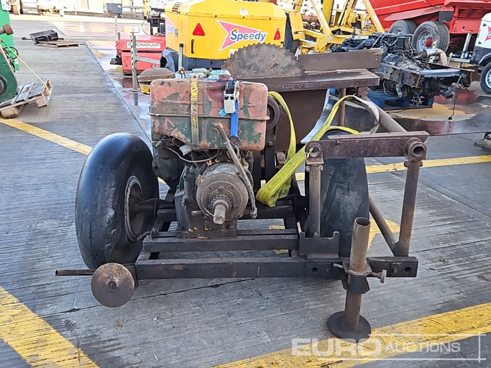 Single Axle Draw Table Saw, Lister Dursley Engine - Equipamento de construção: foto 4 Single Axle Draw Table Saw, Lister Dursley Engine - Equipamento de construção: foto 4