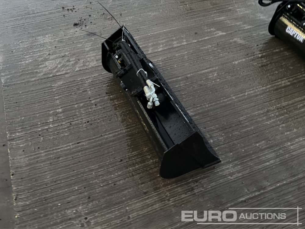 Unused 2025 Captok 32" Hydraulic Tilting Bucket 25mm Pin to suit Mini Excavator - Balde: foto 5 Unused 2025 Captok 32" Hydraulic Tilting Bucket 25mm Pin to suit Mini Excavator - Balde: foto 5