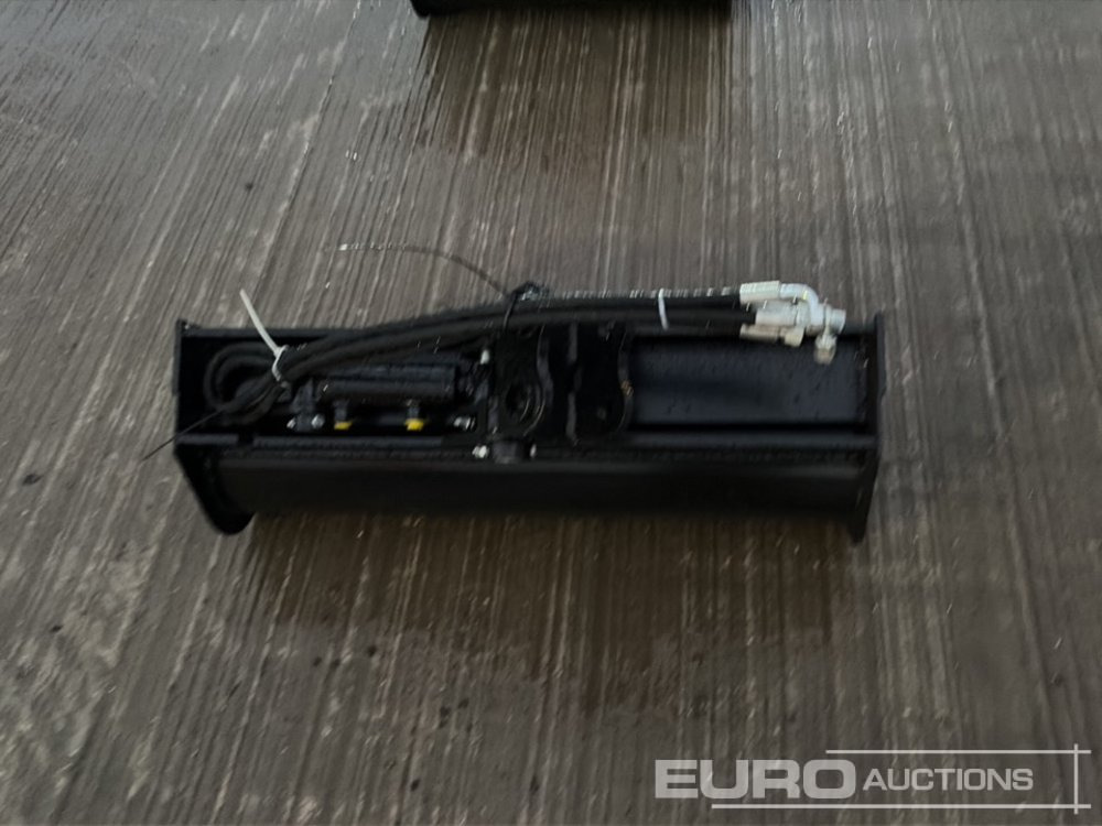 Unused 2025 Captok 32" Hydraulic Tilting Bucket 25mm Pin to suit Mini Excavator - Balde: foto 4 Unused 2025 Captok 32" Hydraulic Tilting Bucket 25mm Pin to suit Mini Excavator - Balde: foto 4