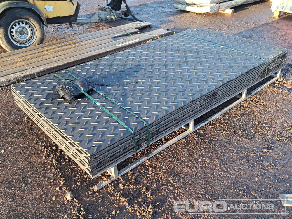 Unused 8' x 4' Plastic Road Mats (10 of) - Equipamento de construção: foto 1 Unused 8' x 4' Plastic Road Mats (10 of) - Equipamento de construção: foto 1