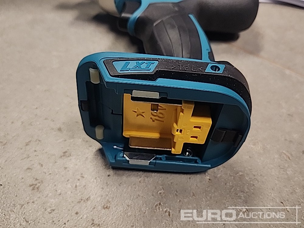 Equipamento de construção Unused Makita 18V 1/2" Li-Ion LXT Impact Wrench (Body Only): foto 8