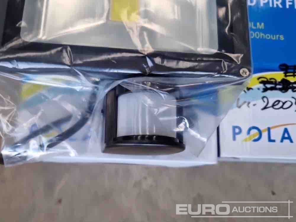 Unused Polaris 20W LED Sensor Flood Light (2 of) - Equipamento para oficina: foto 4 Unused Polaris 20W LED Sensor Flood Light (2 of) - Equipamento para oficina: foto 4