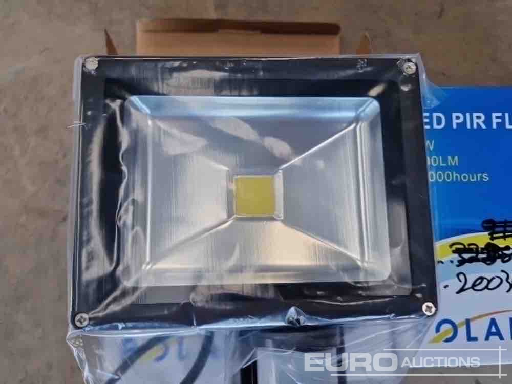 Unused Polaris 20W LED Sensor Flood Light (2 of) - Equipamento para oficina: foto 5 Unused Polaris 20W LED Sensor Flood Light (2 of) - Equipamento para oficina: foto 5