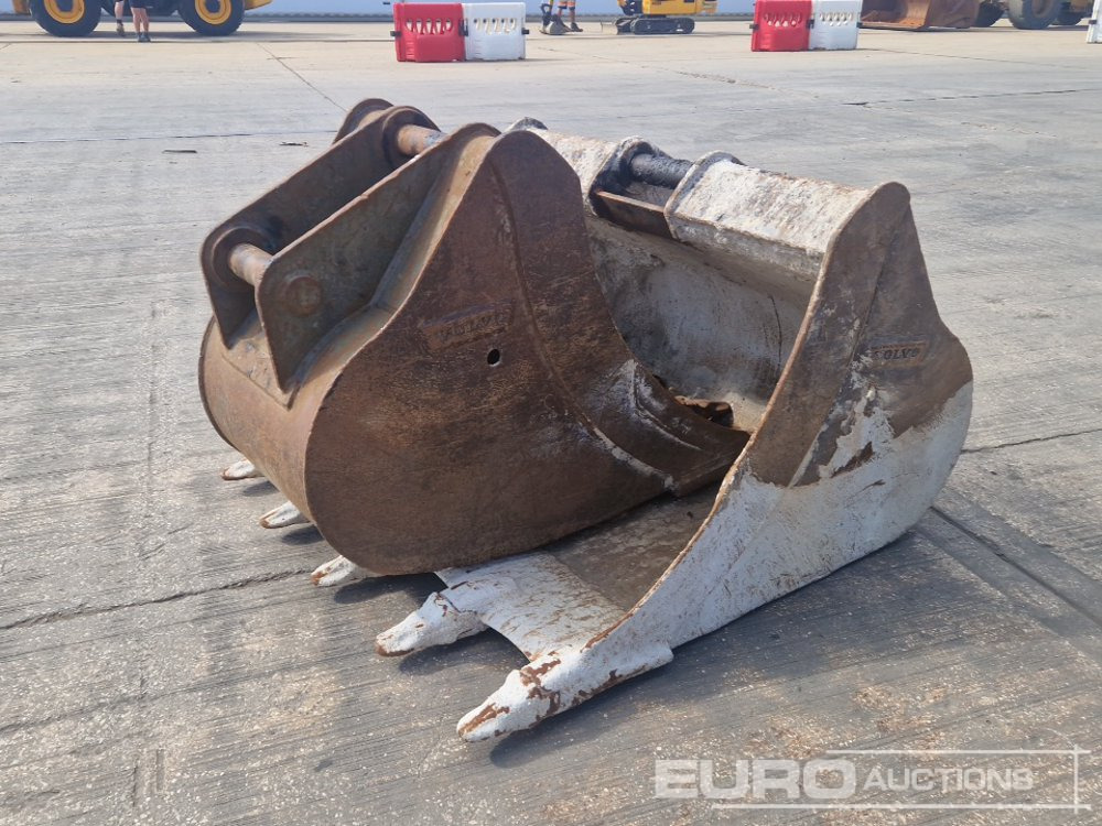 Volvo 46", 24" Scoop Bucket 65mm Pin to suit 13 Ton Excavator - Balde: foto 1 Volvo 46", 24" Scoop Bucket 65mm Pin to suit 13 Ton Excavator - Balde: foto 1