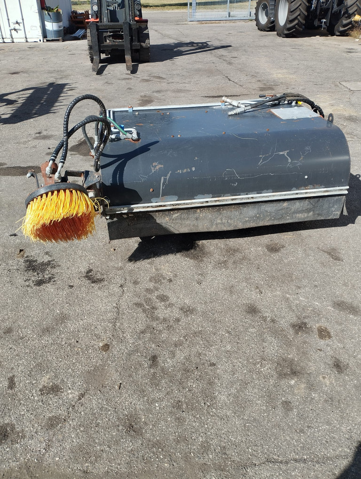 Spazzola usata per SkidLoader Marlia SPZ50 - Vassoura: foto 1 Spazzola usata per SkidLoader Marlia SPZ50 - Vassoura: foto 1