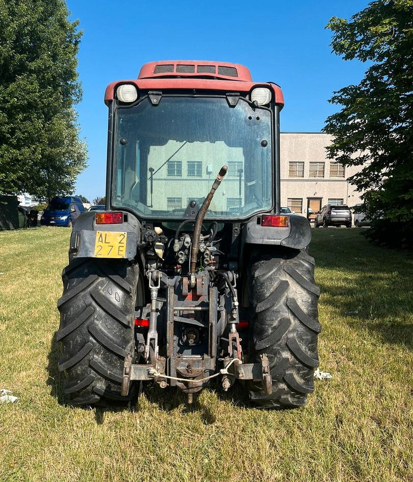 Trattore usato New Holland TNF90 - Trator: foto 3 Trattore usato New Holland TNF90 - Trator: foto 3