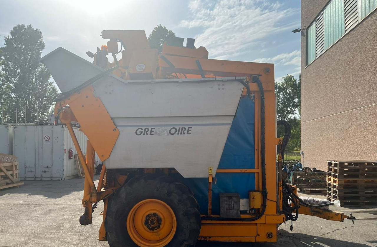 Vendemmiatrice usata Gregoire G60I - Máquina de vindimar: foto 1 Vendemmiatrice usata Gregoire G60I - Máquina de vindimar: foto 1