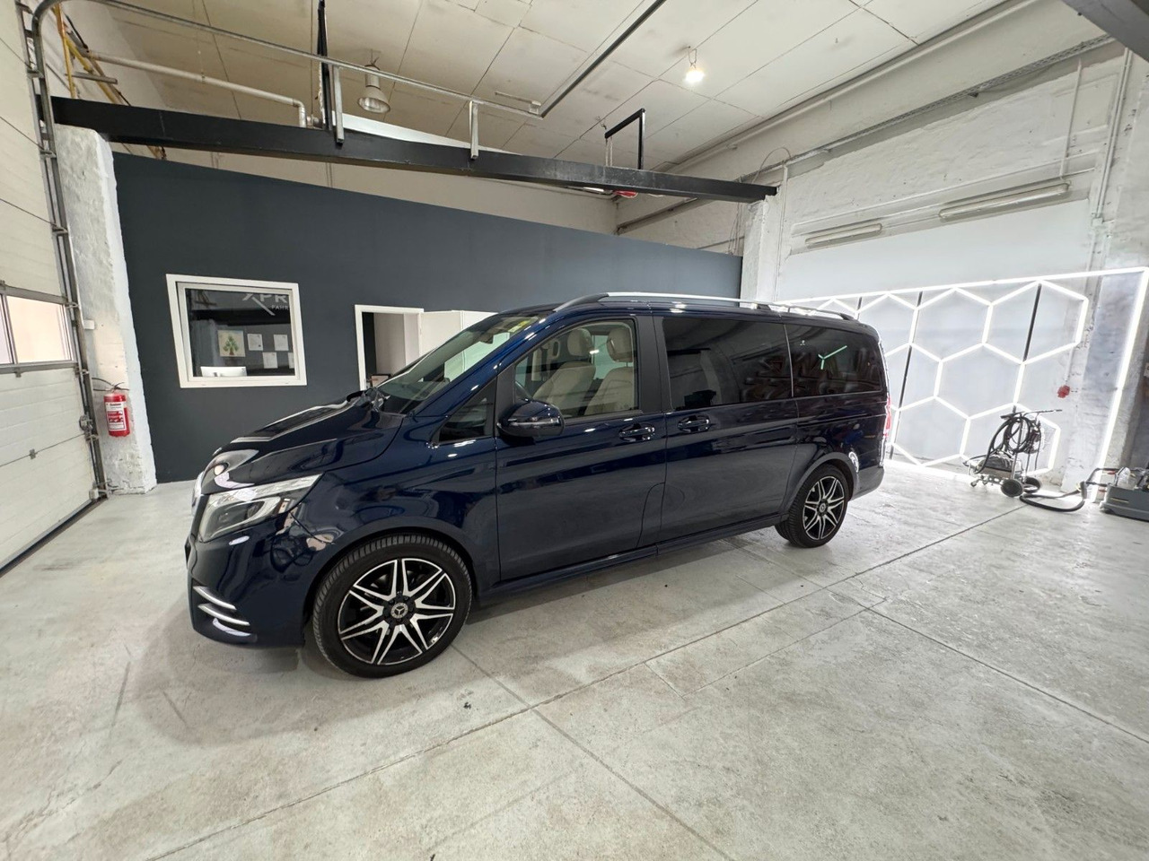 Mercedes-Benz V 300/AMG/EXCLUSIVE/LANG/4MATIC/STDHZG - Furgão de passageiros: foto 3 Mercedes-Benz V 300/AMG/EXCLUSIVE/LANG/4MATIC/STDHZG - Furgão de passageiros: foto 3