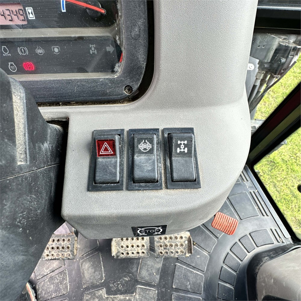 Trator Case IH Farmall 65 A: foto 30