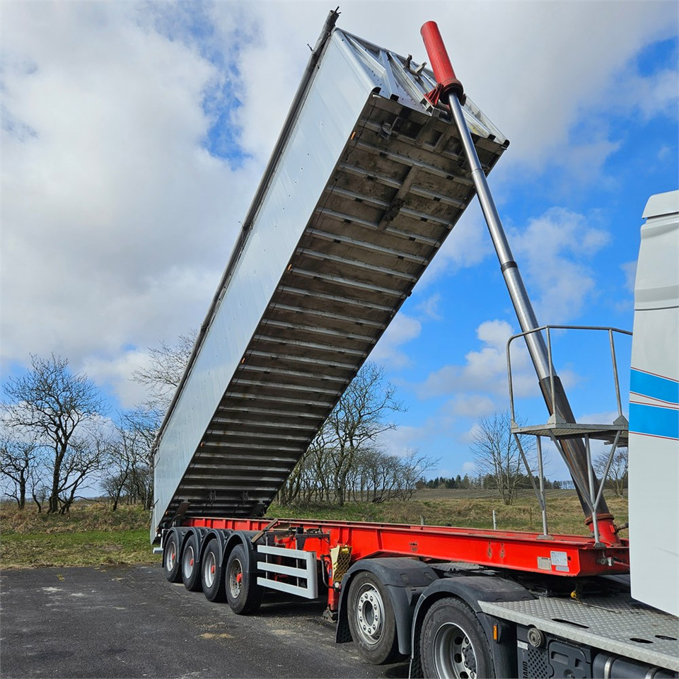 Danson Tiptrailer - Reboque para carros: foto 1 Danson Tiptrailer - Reboque para carros: foto 1