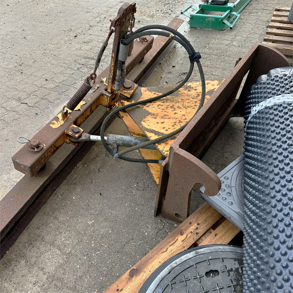 ABC Afretter / vibrator - Equipamento por Máquina de construção: foto 4 ABC Afretter / vibrator - Equipamento por Máquina de construção: foto 4