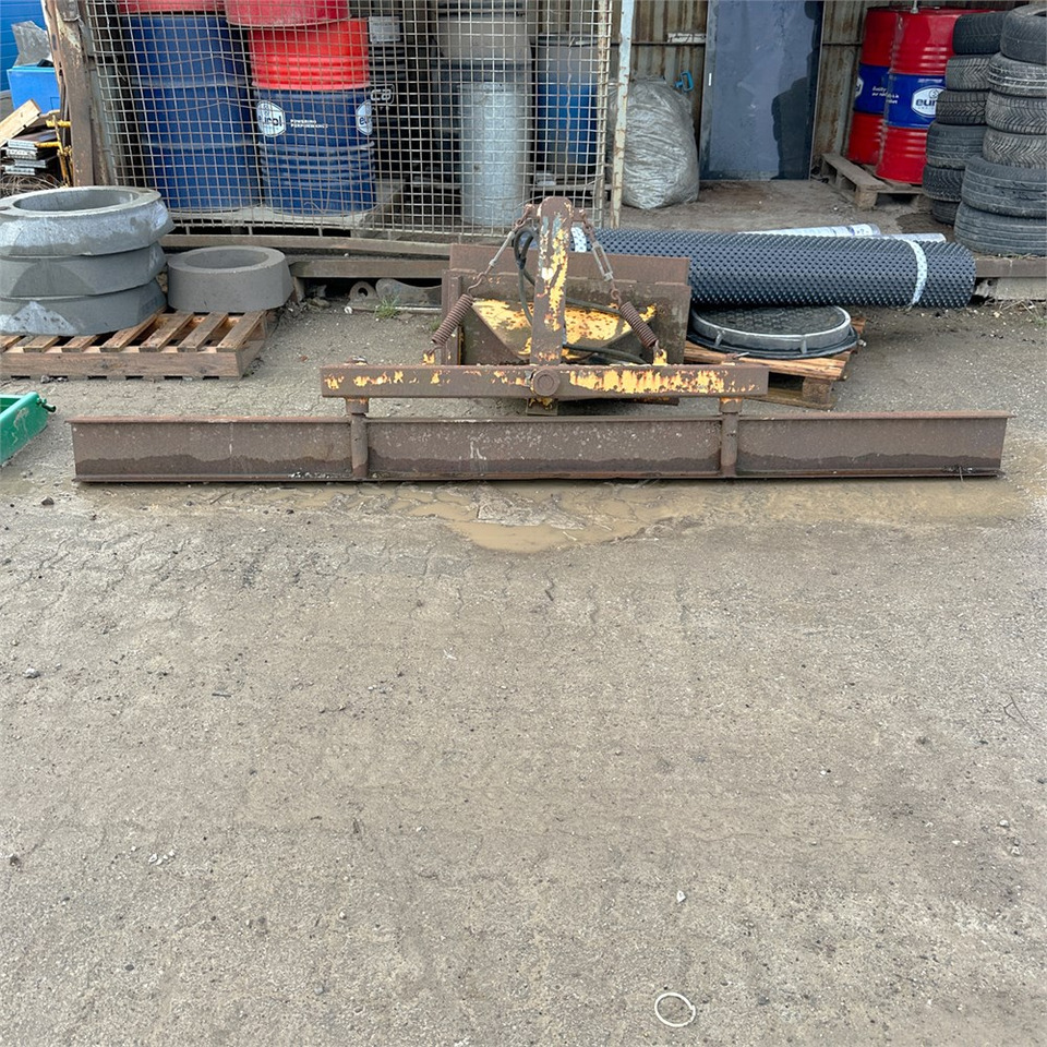 ABC Afretter / vibrator - Equipamento por Máquina de construção: foto 2 ABC Afretter / vibrator - Equipamento por Máquina de construção: foto 2