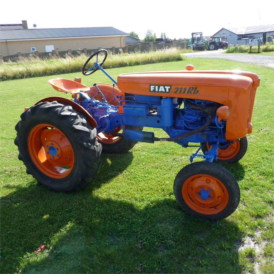 Trator Fiat 211R: foto 1