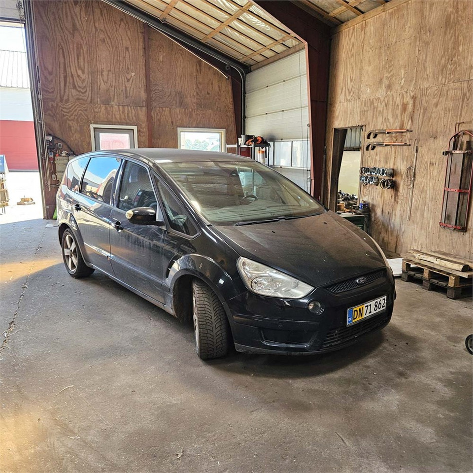 Ford S-Max - SUV: foto 2 Ford S-Max - SUV: foto 2