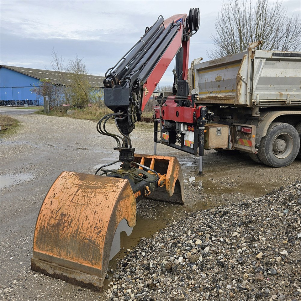 HMF 2120K-4 RC - Grua para camião: foto 2 HMF 2120K-4 RC - Grua para camião: foto 2