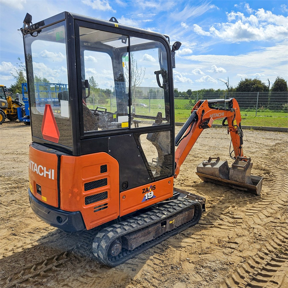 Hitachi ZX19-6 CR - Mini escavadeira: foto 5 Hitachi ZX19-6 CR - Mini escavadeira: foto 5