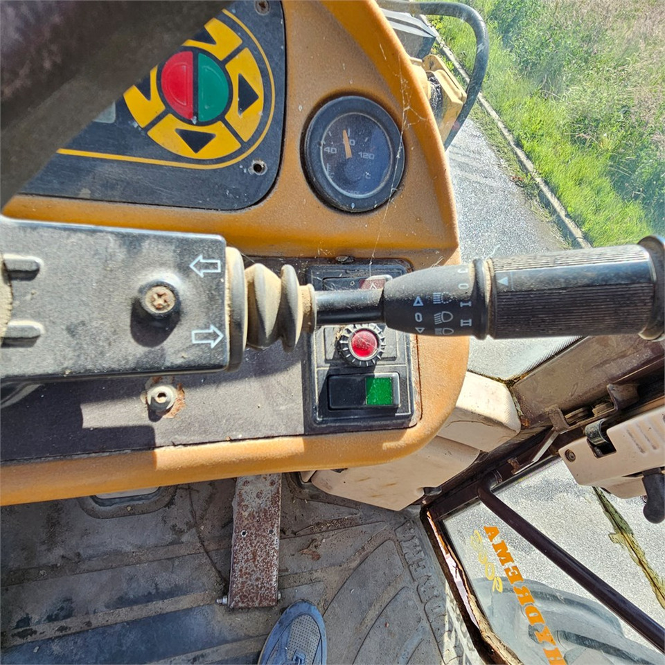 Retroescavadeira Hydrema 906 B: foto 17