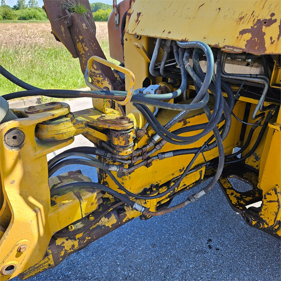 Retroescavadeira Hydrema 906 B: foto 38