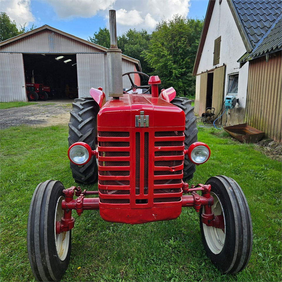 IH B-275 - Trator: foto 2 IH B-275 - Trator: foto 2