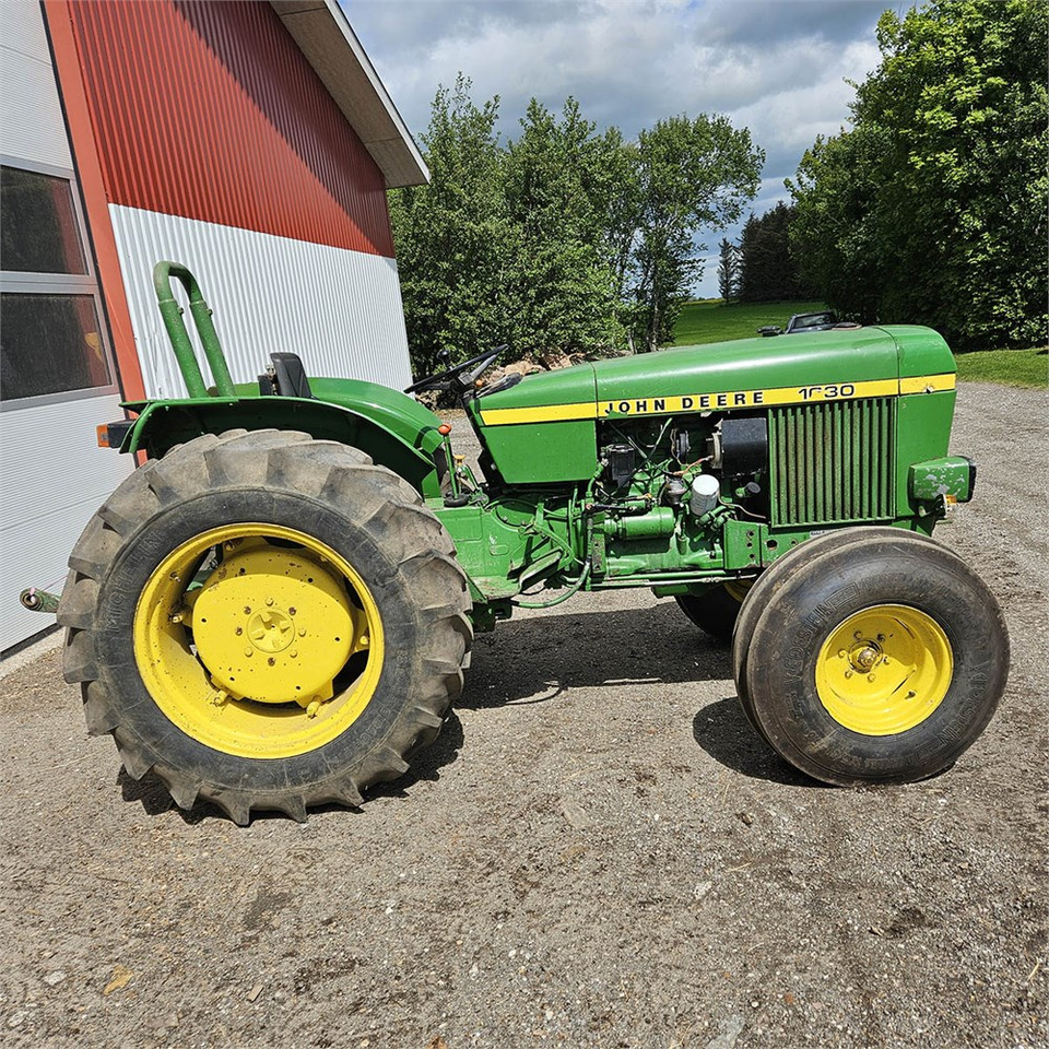 John Deere 1630 OU - Trator: foto 2 John Deere 1630 OU - Trator: foto 2