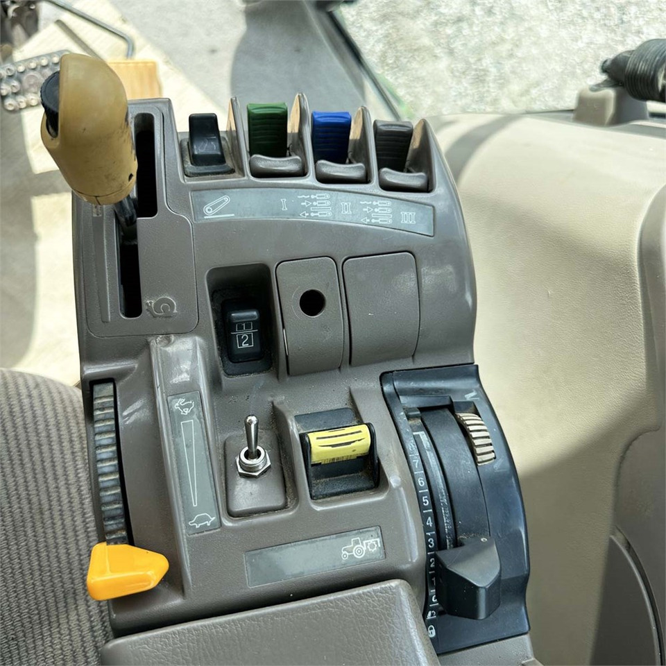 Trator John Deere 7530: foto 12
