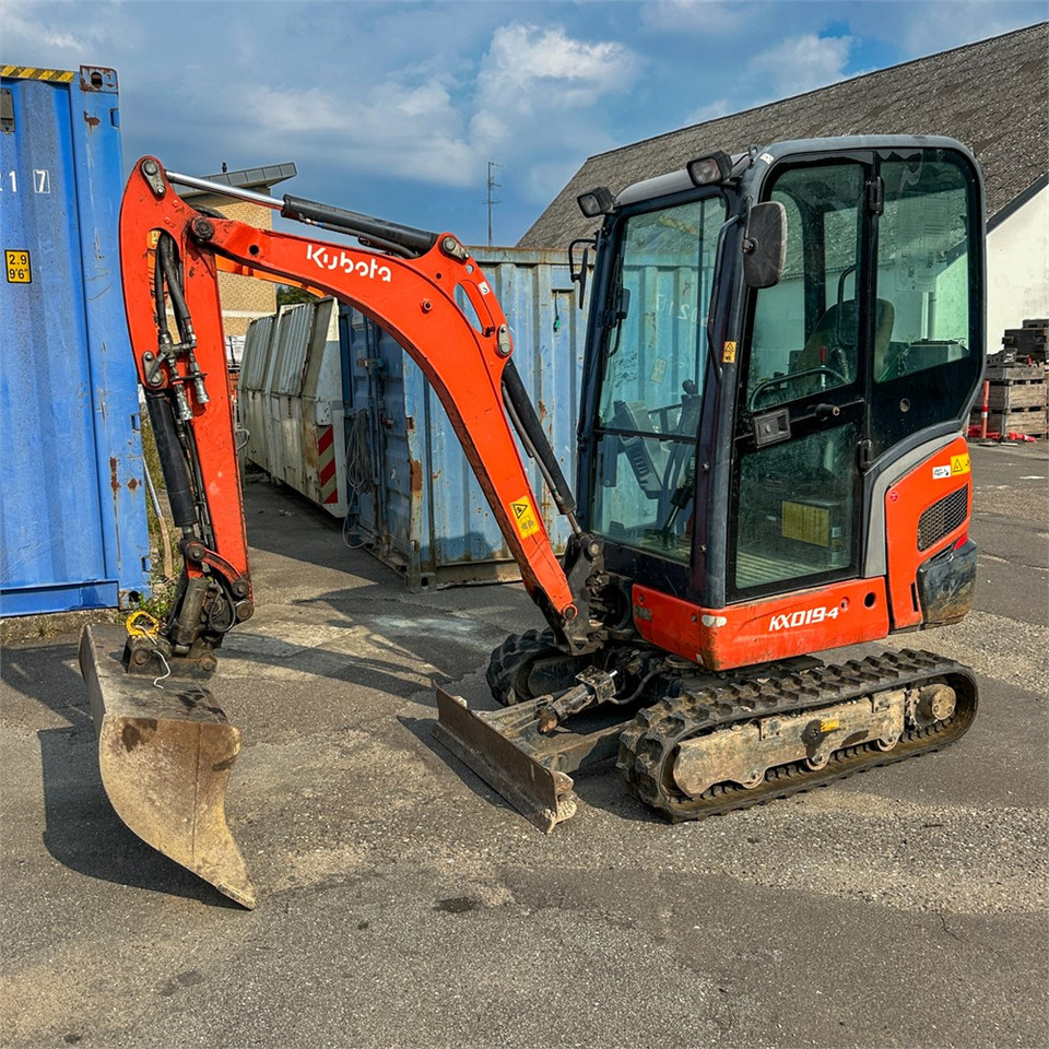 Kubota KX019-4 - Mini escavadeira: foto 1 Kubota KX019-4 - Mini escavadeira: foto 1