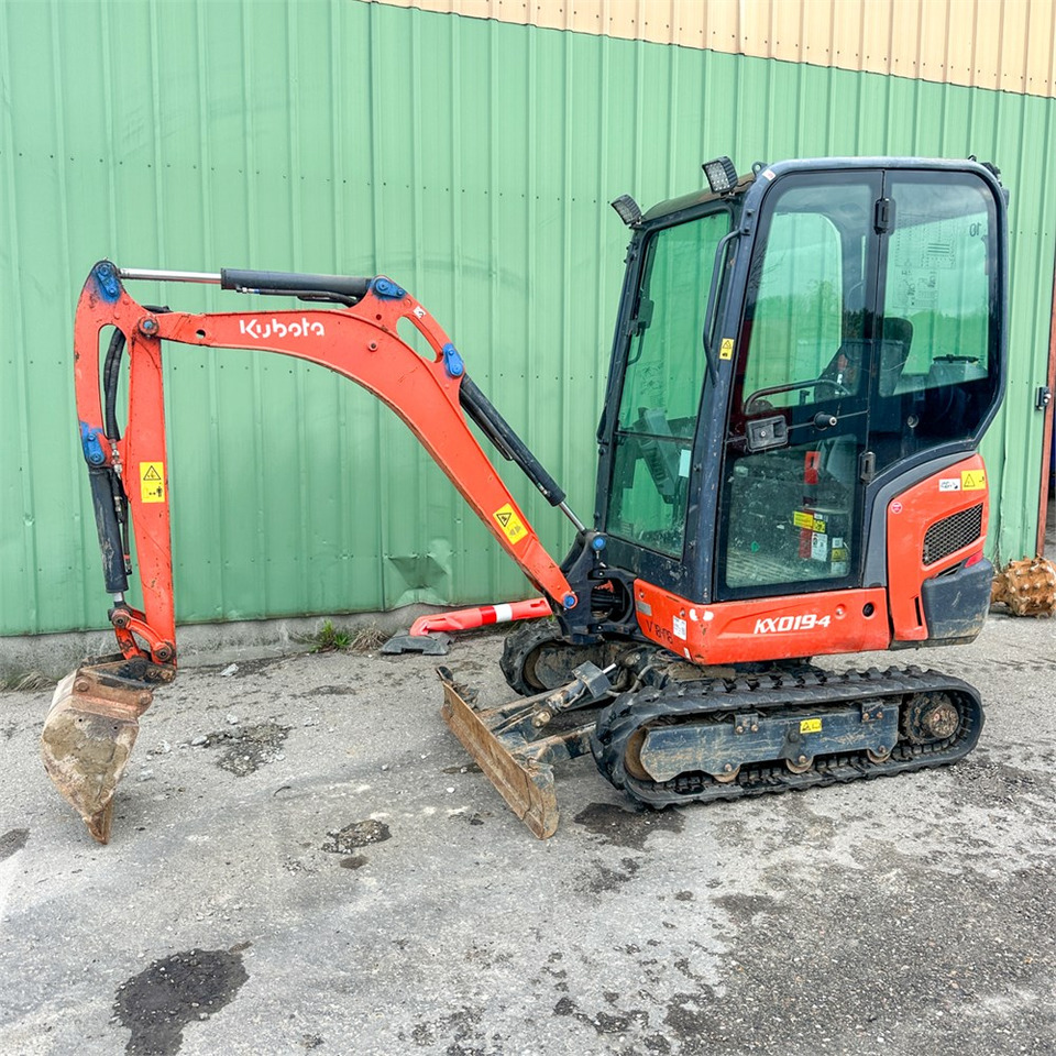 Kubota KX019-4 - Mini escavadeira: foto 1 Kubota KX019-4 - Mini escavadeira: foto 1