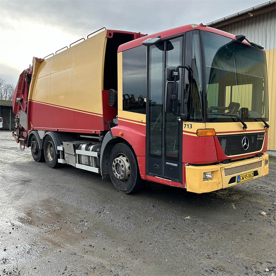 Caminhão de lixo Mercedes ECONIC 2629: foto 8