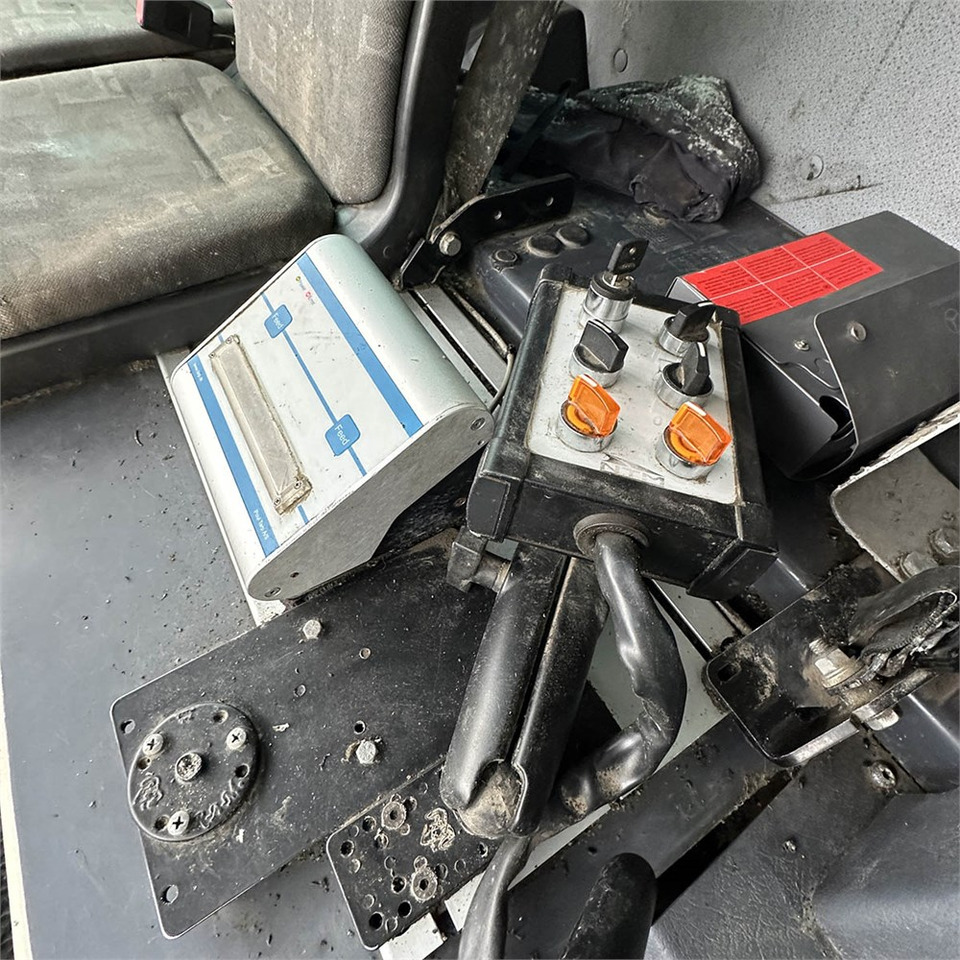 Caminhão de lixo Mercedes ECONIC 2629: foto 19