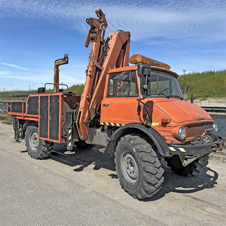 Mercedes Unimog 116 - Camião grua: foto 1 Mercedes Unimog 116 - Camião grua: foto 1