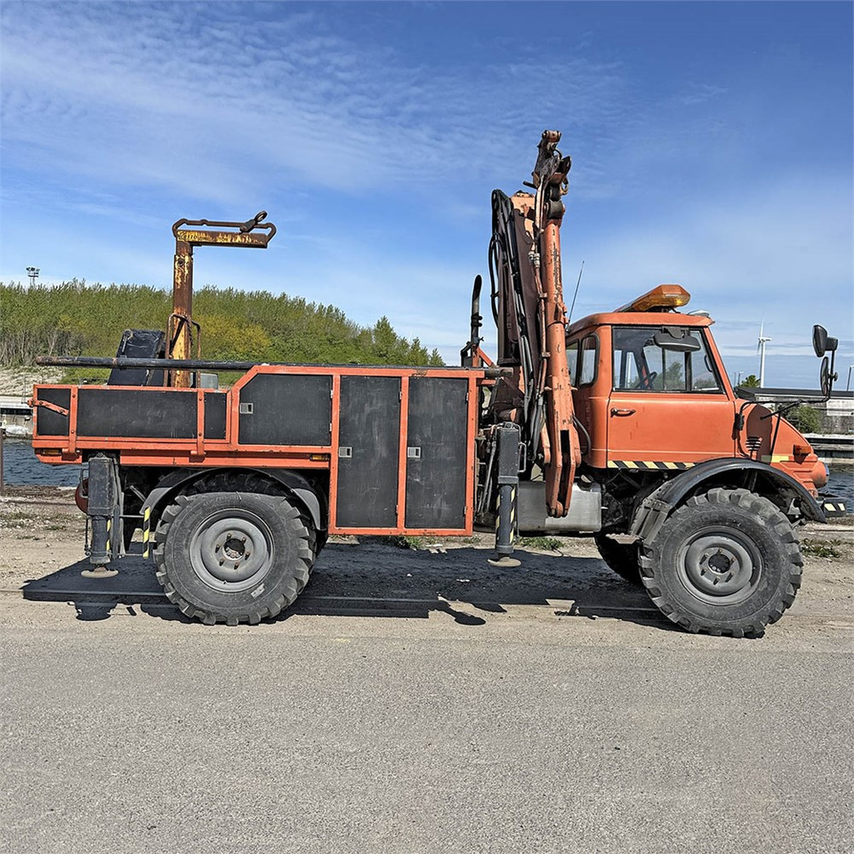 Mercedes Unimog 116 - Camião grua: foto 3 Mercedes Unimog 116 - Camião grua: foto 3