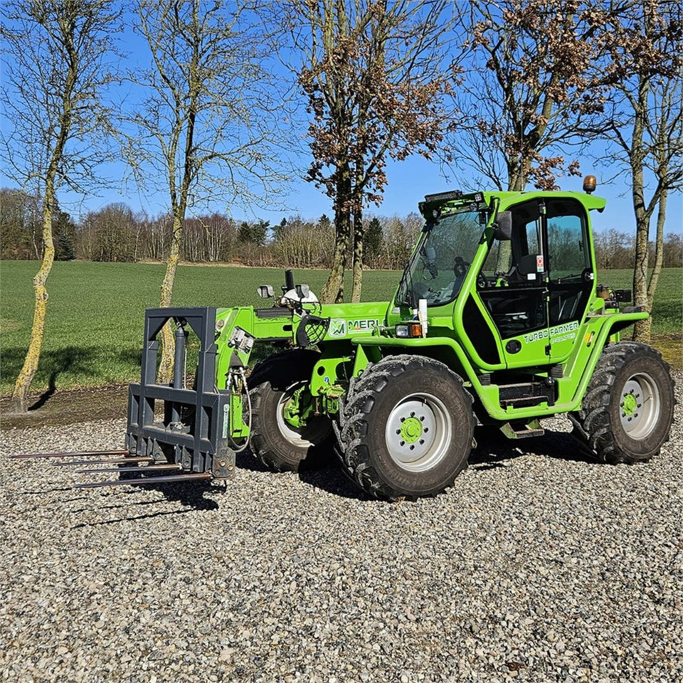 Merlo TURBO FARMER P40.7CS - Empilhador telescópico: foto 1 Merlo TURBO FARMER P40.7CS - Empilhador telescópico: foto 1