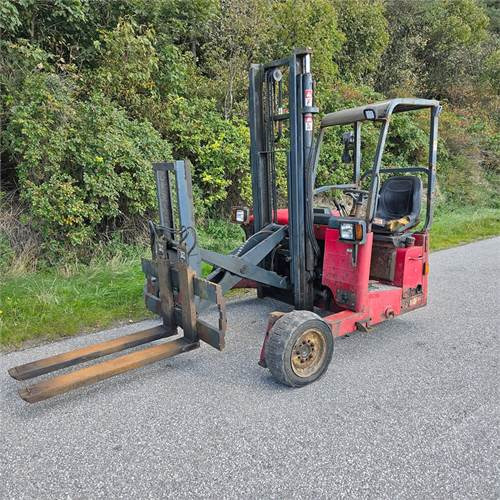 Moffett M4 25.3 - Empilhadeira montada em caminhão: foto 3 Moffett M4 25.3 - Empilhadeira montada em caminhão: foto 3