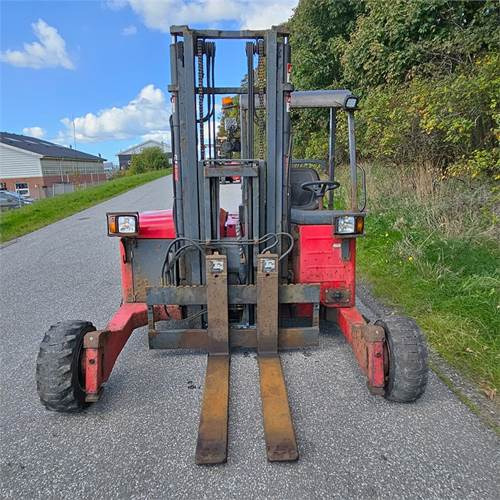 Moffett M4 25.3 - Empilhadeira montada em caminhão: foto 2 Moffett M4 25.3 - Empilhadeira montada em caminhão: foto 2