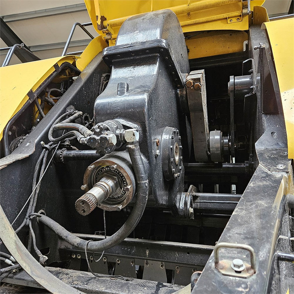 New Holland BB9090 - Máquina para produção de feno: foto 5 New Holland BB9090 - Máquina para produção de feno: foto 5