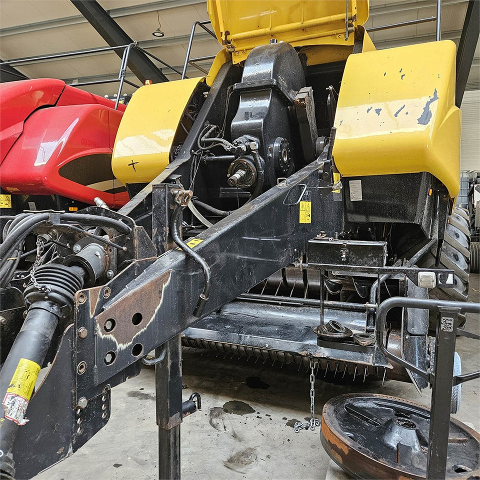 New Holland BB9090 - Máquina para produção de feno: foto 2 New Holland BB9090 - Máquina para produção de feno: foto 2