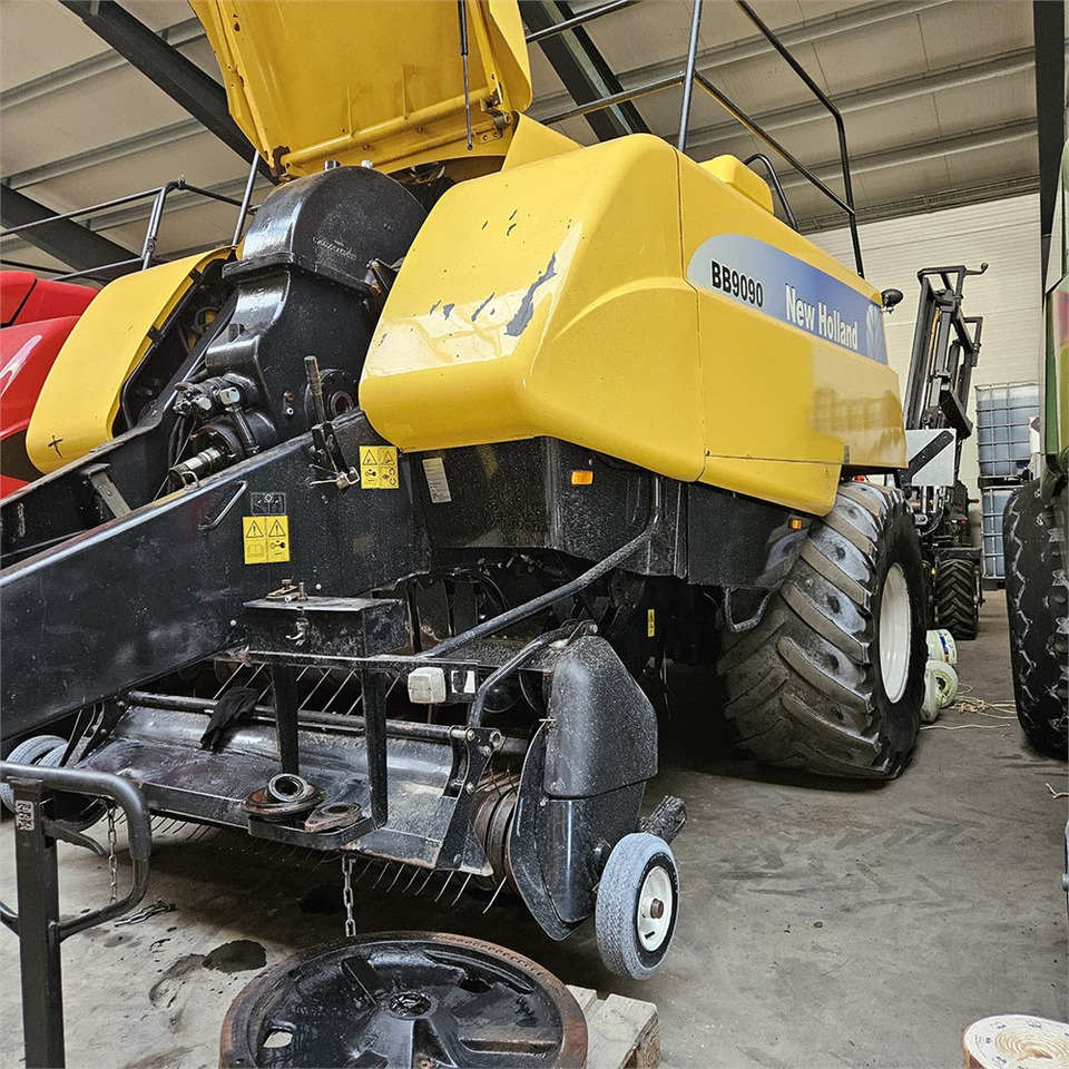 New Holland BB9090 - Máquina para produção de feno: foto 1 New Holland BB9090 - Máquina para produção de feno: foto 1