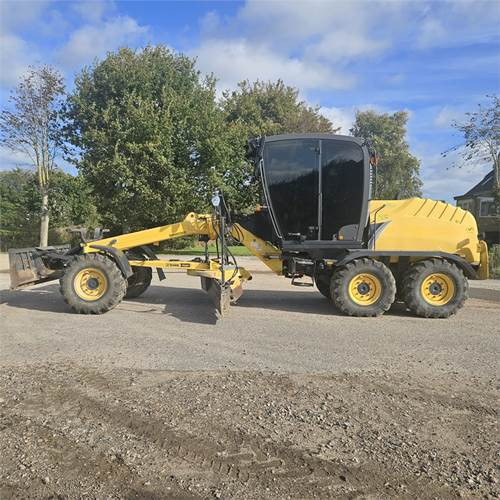 New Holland F 106.7A - Motoniveladora: foto 4 New Holland F 106.7A - Motoniveladora: foto 4