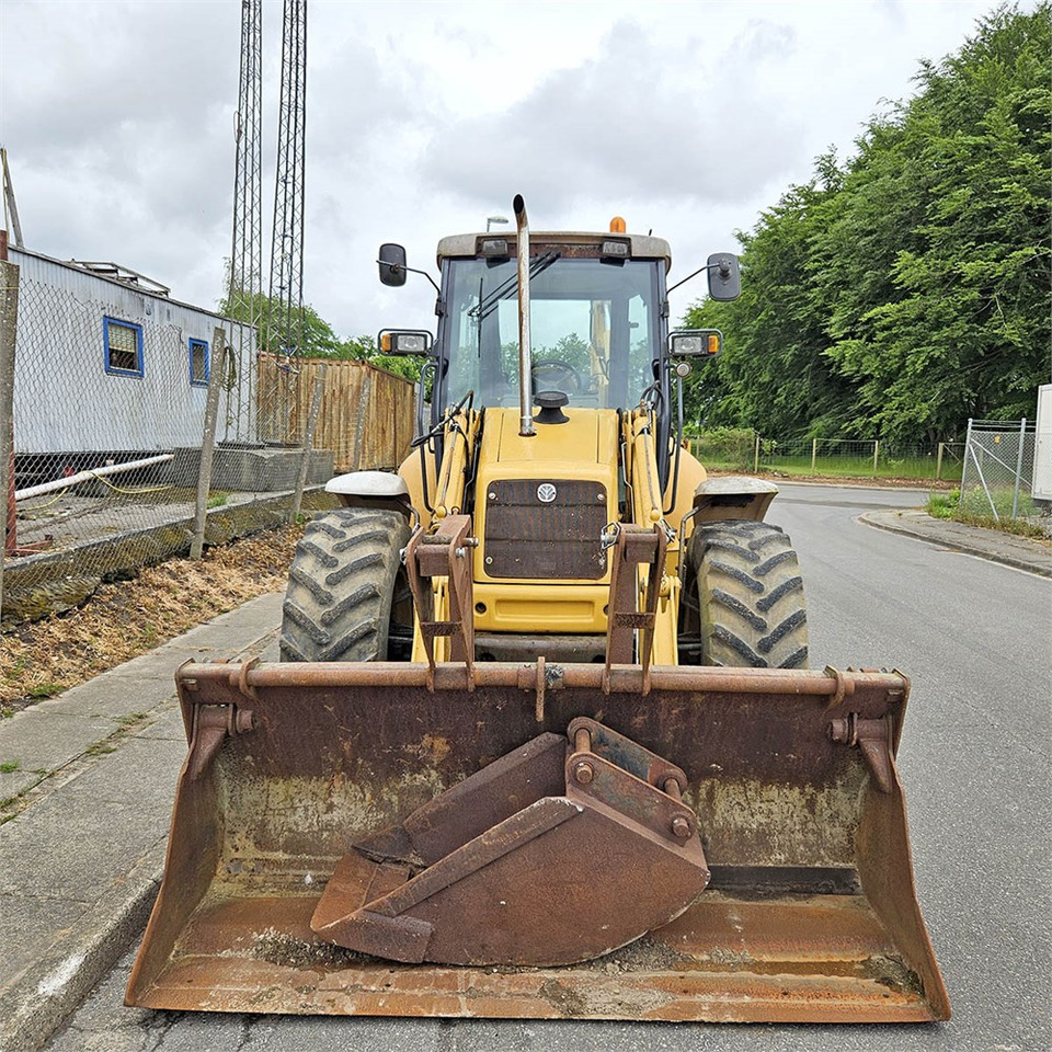 Retroescavadeira New Holland LB115: foto 9